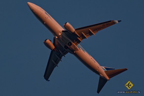 Boeing 737-8AS(BCF)